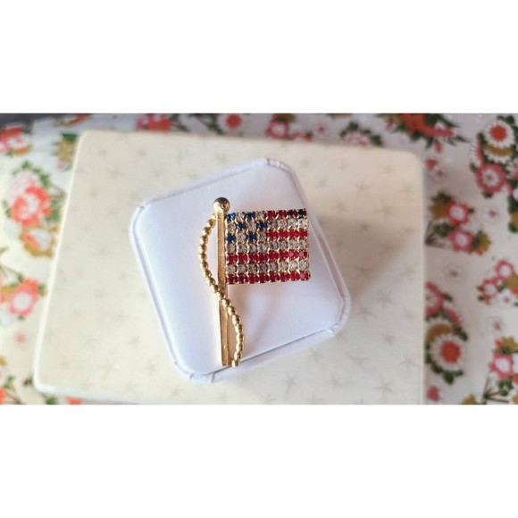 Vintage American Flag Rhinestone Brooch - Picture 2 of 10